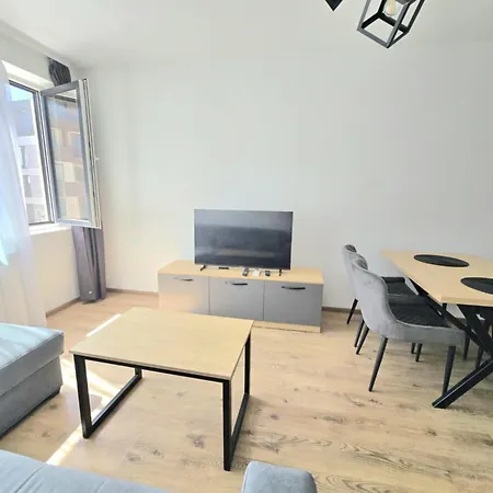Apartment Black Peak Towers *